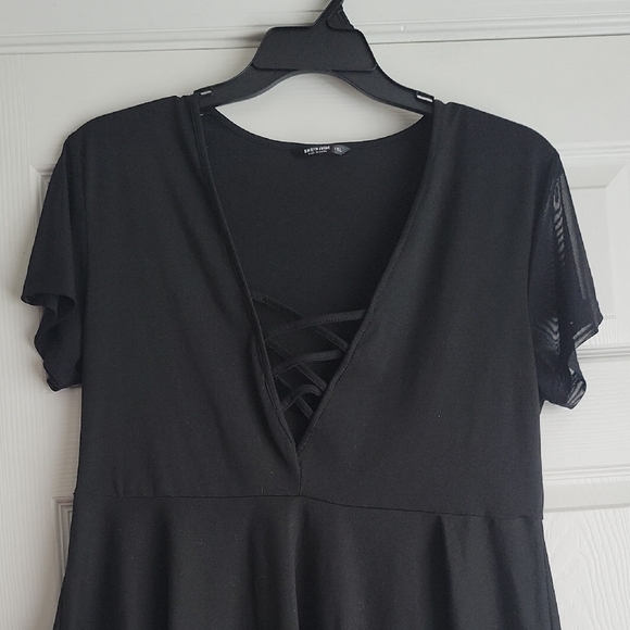 Shein Curve Women's Top - Picture 3 of 11